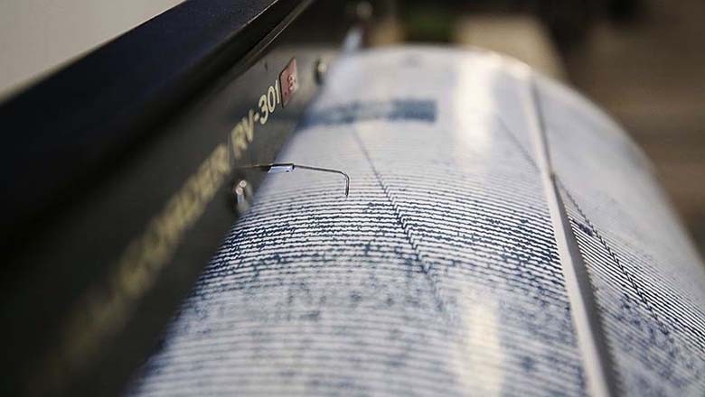 Ege Denizi'nde son 48 saatte 100'ün üzerinde deprem meydana geldi Ege Denizi'nde son 48 saatte 100'ün üzerinde deprem meydana geldi