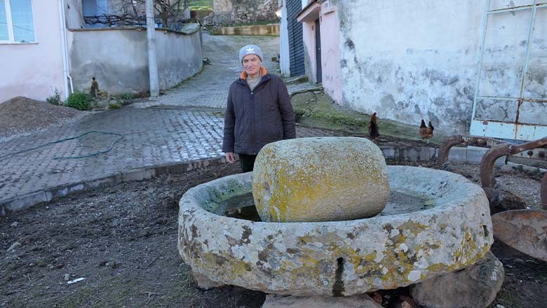 Evciler’de 2 Eşek 1 Değirmenle Özlem Gideren Gurbetçiler Var Evciler’de 2 Eşek 1 Değirmenle Özlem Gideren Gurbetçiler Var