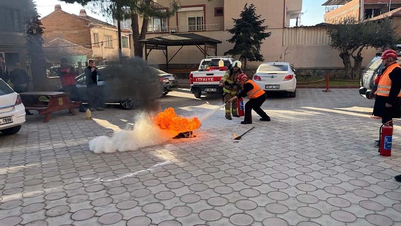 Havran’da Hükümet Konağı’nda Yangın Tatbikatı Gerçekleştirildi Havran’da Hükümet Konağı’nda Yangın Tatbikatı Gerçekleştirildi