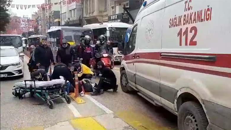 Maaşını Almaya Giden Emekli Vatandaşa Otomobil Çarptı Maaşını Almaya Giden Emekli Vatandaşa Otomobil Çarptı