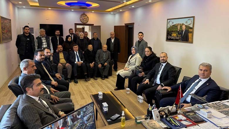 Milletvekili Canbey Osmaniye’de Depremzedelerle Buluştu Milletvekili Canbey Osmaniye’de Depremzedelerle Buluştu
