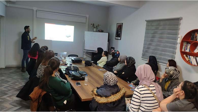 Susurluk’ta 150 Vatandaşa Siber Güvenlik Semineri Susurluk’ta 150 Vatandaşa Siber Güvenlik Semineri