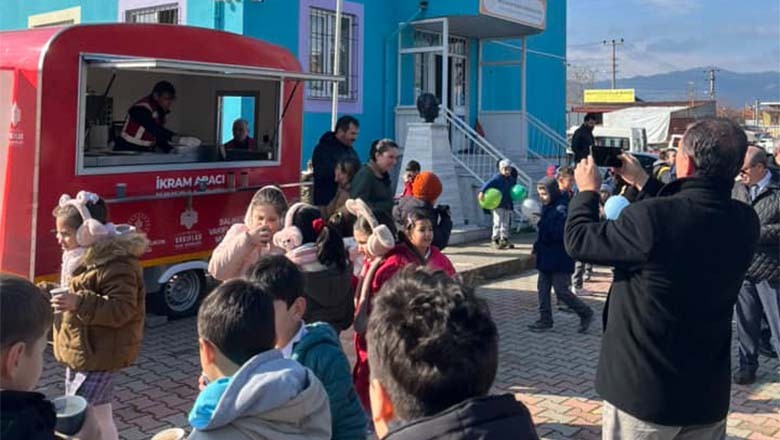 Vakıflar Miniklere Misafir Oldu, Sındırgı'da Sıcak Bir Gelenek