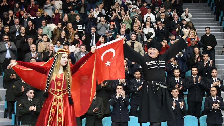 Vali Ustaoğlu, Polis Akademisi Konserine Katıldı Vali Ustaoğlu, Polis Akademisi Konserine Katıldı