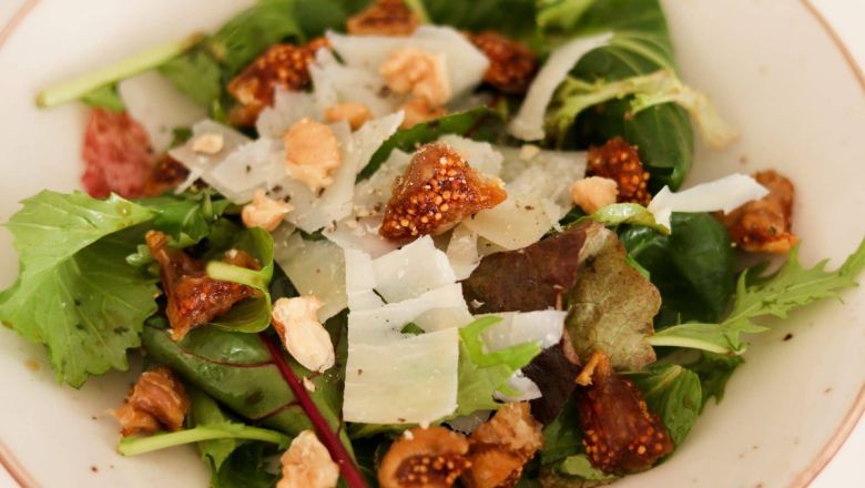 Ramazan Sofralarına Özel İncirli Salata