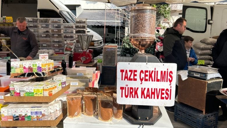 Balıkesir'in Semt Pazarı Çekilmiş Kahve Kokuyor