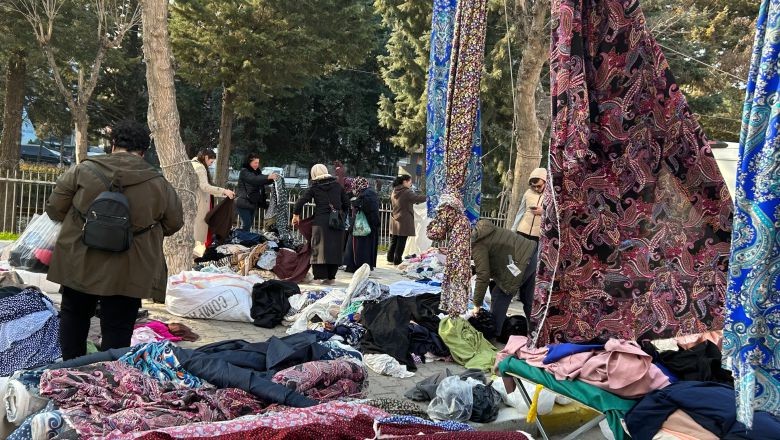 Semt Pazarlarında Kumaşlara İlgi
