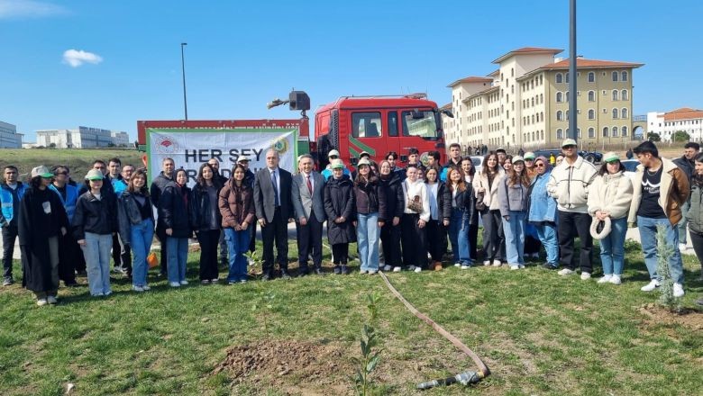 Balıkesir'de Yurt Öğrencileri Fidan Dikimi İçin Buluştu