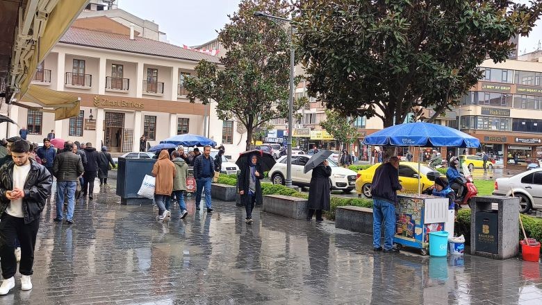 Balıkesir’de Yeni Hafta Yağmurla Başladı