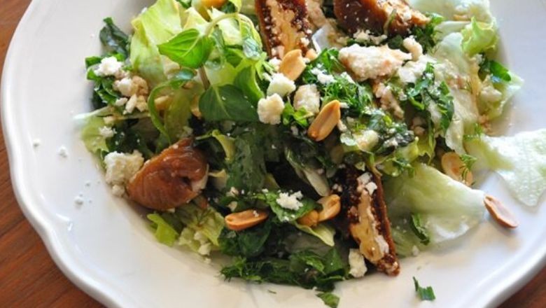 Ramazan Sofralarına Özel İncirli Salata