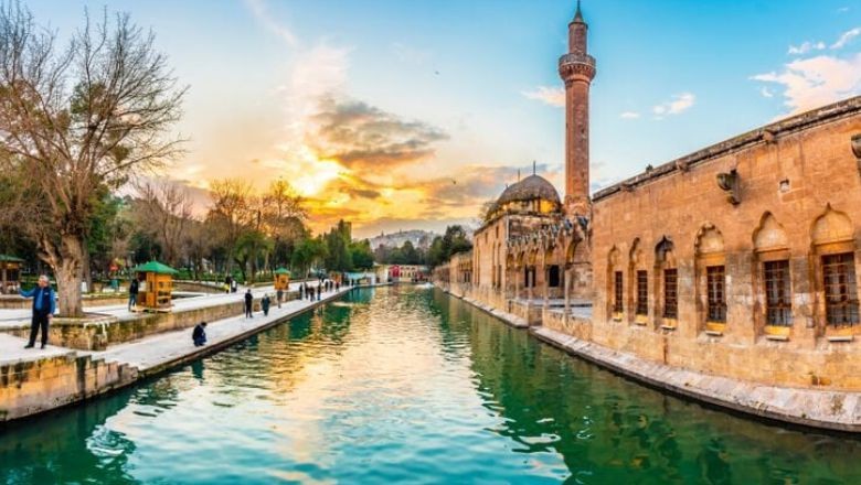 Şanlıurfa İlinin Kaç İlçesi Var ve En Büyük İlçeleri Hangileri?