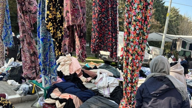 Semt Pazarlarında Kumaşlara İlgi