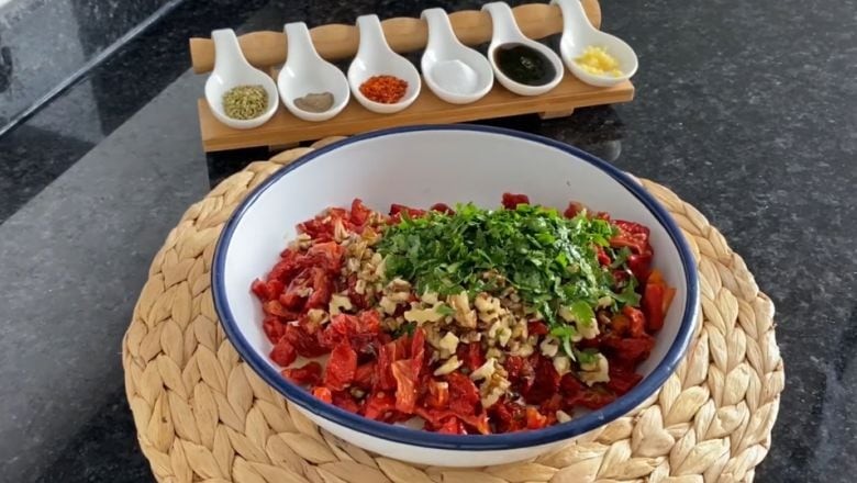 İftar Sofranız İçin Lezzetli Seçenek: Kuru Domates Salatası
