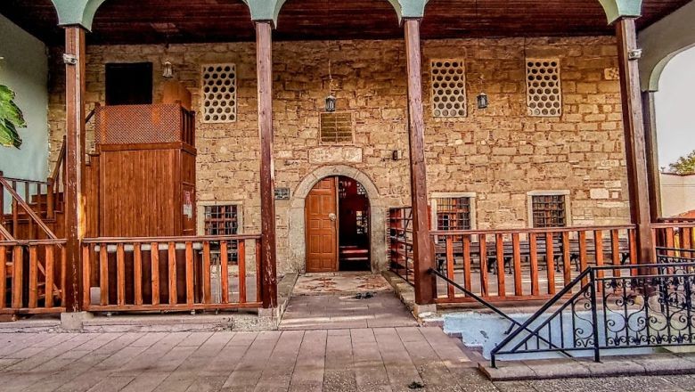 Bigadiç'in Camisi 18. Yüzyıldan Günümüze Uzanıyor