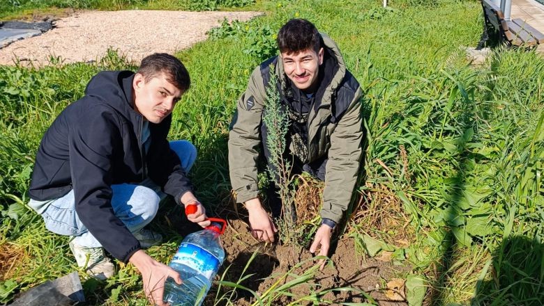 Balıkesir'de Yurt Öğrencileri Fidan Dikimi İçin Buluştu