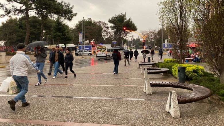 Balıkesir’de Gök Gürültülü Sağanak Yağış Başladı