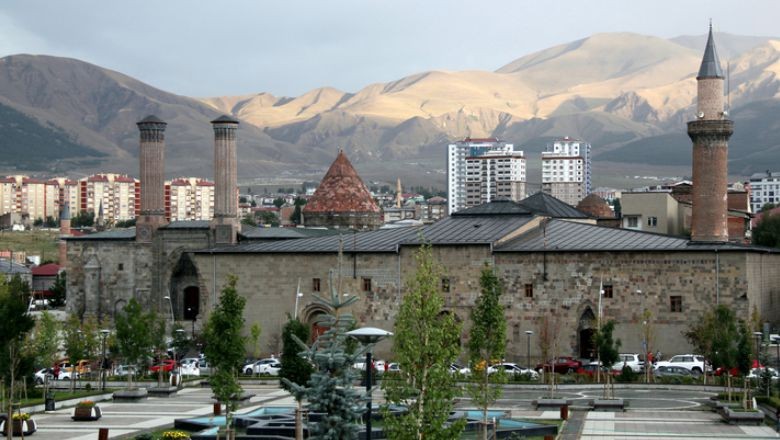 Erzurum İlinin Kaç İlçesi Var ve En Büyük İlçeleri Hangileri?