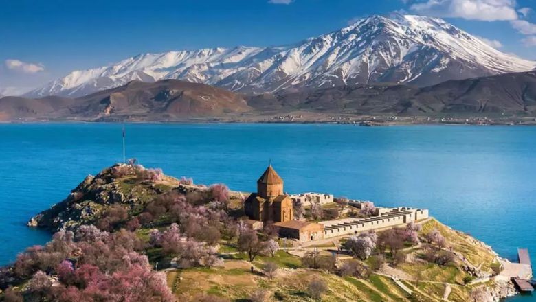 Van İlinin Kaç İlçesi Var ve En Büyük İlçeleri Hangileri?