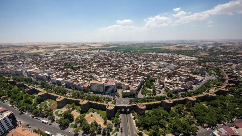 Diyarbakır İlinin Kaç İlçesi Var ve En Büyük İlçeleri Hangileri?