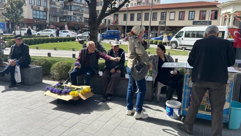 Balıkesir'de Havalar Isındı Çiçek Satışı Başladı