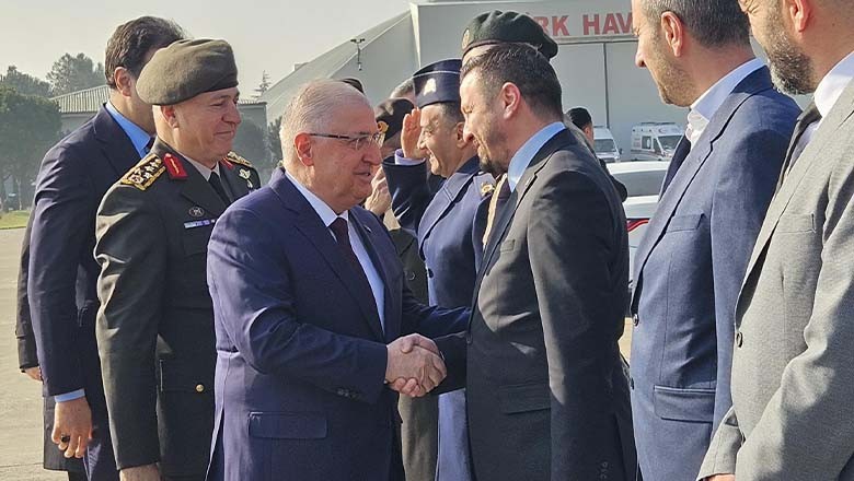 AK Parti İl Başkanı Aydemir'den Milli Savunma Bakanı Güler'e Karşılama AK Parti İl Başkanı Aydemir'den Milli Savunma Bakanı Güler'e Karşılama