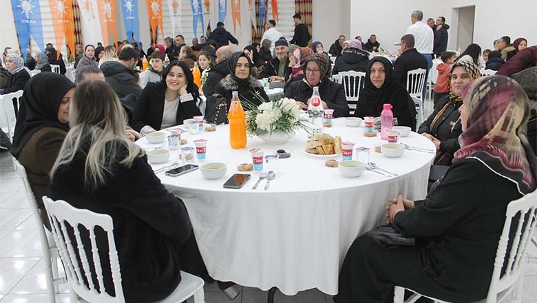 AK Parti Manyas İlçe Teşkilatı İftar Programı Düzenledi AK Parti Manyas İlçe Teşkilatı İftar Programı Düzenledi