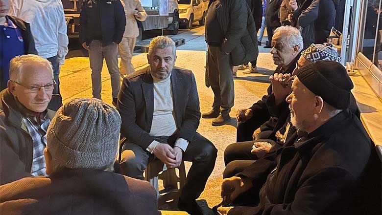 Aka Vatandaştan Omzunu Ayırmıyor Aka Vatandaştan Omzunu Ayırmıyor