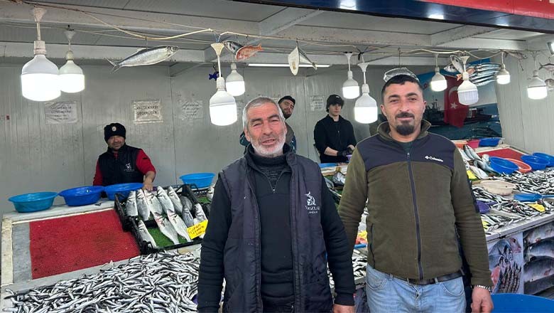 Altıeylül Balıkçısı Yıldız: "Hamsi Bolluğu Devam Ediyor" Altıeylül Balıkçısı Yıldız: "Hamsi Bolluğu Devam Ediyor"