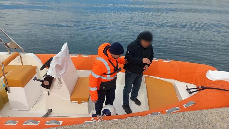Balıkesir Sahil Güvenlik, Denizde Rahatsızlanan Yolcuyu Kurtardı