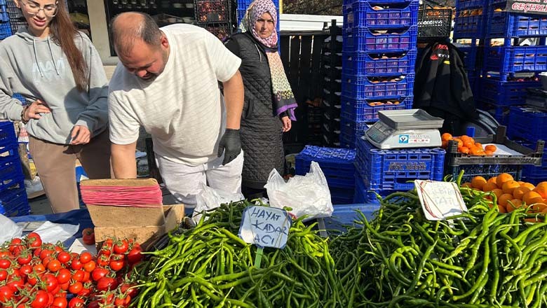 Balıkesir Semt Pazarında Biber Fiyatları Cep Yakıyor! Balıkesir Semt Pazarında Biber Fiyatları Cep Yakıyor!