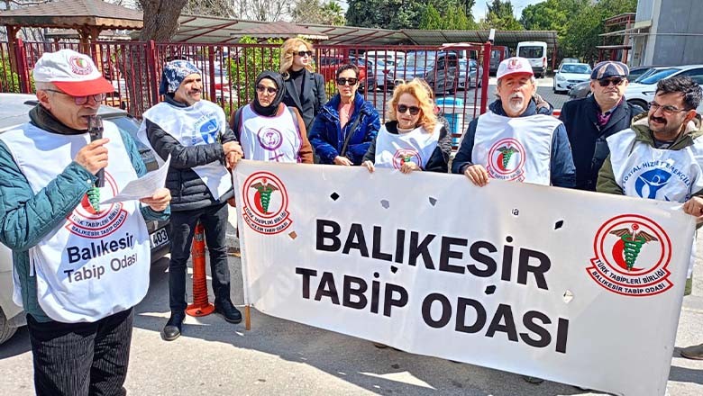 Balıkesir Tabip Odası İl Milli Eğitim Müdürlüğü Önünde Açıklama yaptı Balıkesir Tabip Odası’ndan İl Milli Eğitim Müdürlüğü