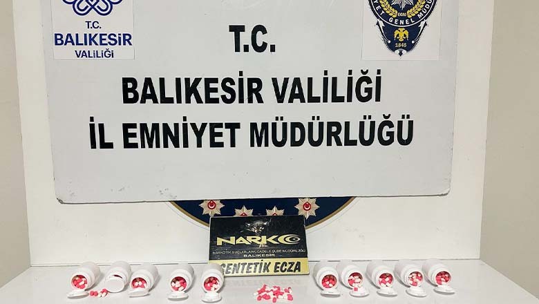 Balıkesir'de 566 Adet Sentetik Ecza Hap Ele Geçirildi Balıkesir'de 566 Adet Sentetik Ecza Hap Ele Geçirildi