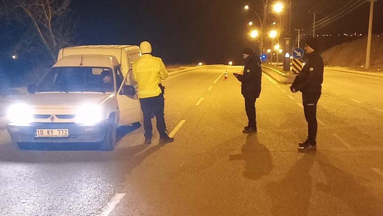 Balıkesir’de Huzur Uygulamasında 10 Aranan Şahıs Yakalandı Balıkesir’de Huzur Uygulamasında 10 Aranan Şahıs Yakalandı