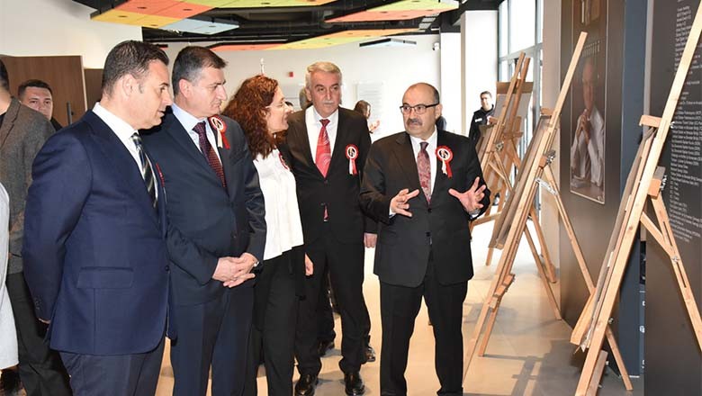 Balıkesir’de İstiklâl Marşı’nın Kabulü ve Mehmet Akif Ersoy’u Anma Programı Yapıldı Balıkesir’de İstiklâl Marşı’nın Kabulü ve Mehmet Akif Ersoy’u Anma Programı Yapıldı