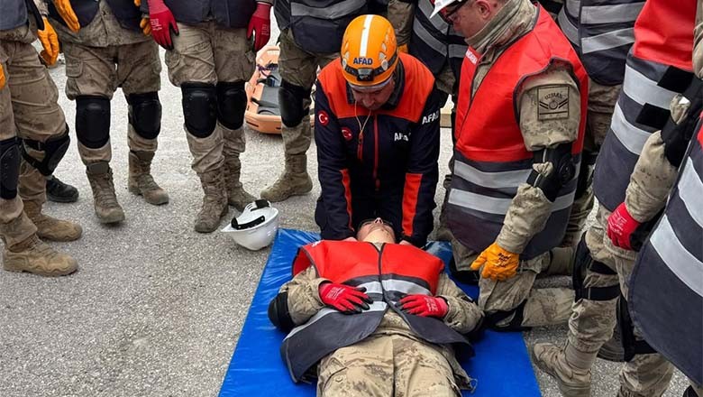 Balıkesir’de Jandarma Personeline Depremde Arama ve Kurtarma Eğitimi