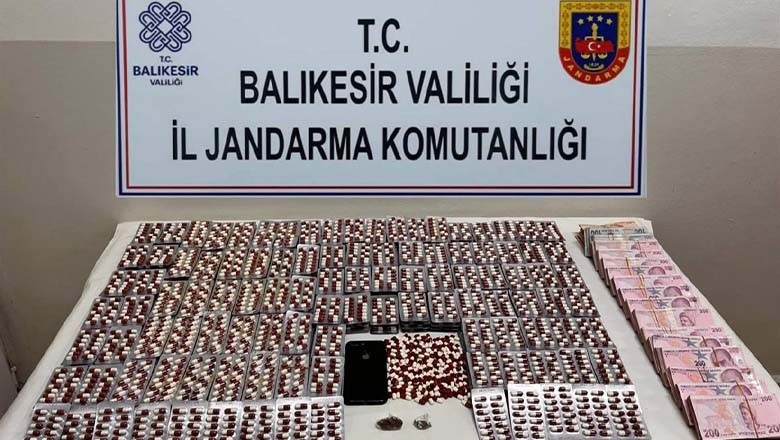 Balıkesir'de Jandarma'dan Zehir Tacirlerine Geçit Yok! Balıkesir'de Jandarma'dan Zehir Tacirlerine Geçit Yok!