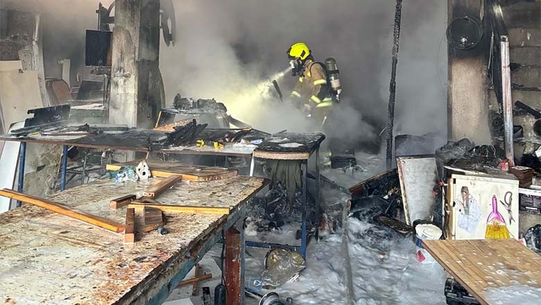 Balıkesir'de Marangoz Atölyesinde Yangın Paniği Balıkesir'de Marangoz Atölyesinde Yangın Paniği