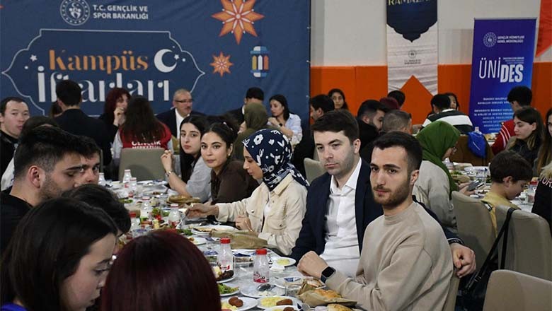 Balıkesir'de "Merkezimde Ramazan" ve "Kampüs İftarları" Buluşması Balıkesir'de "Merkezimde Ramazan" ve "Kampüs İftarları" Buluşması