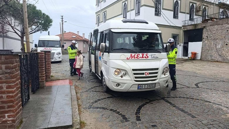 Balıkesir'de Okul Çevrelerinde Jandarma'dan Denetim! Balıkesir'de Okul Çevrelerinde Jandarma'dan Denetim!