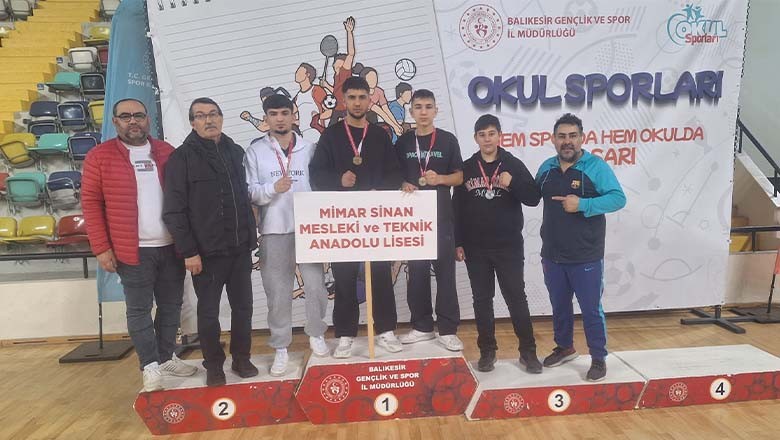 Balıkesir'de Okullar Arası Boks Müsabakaları Fırtına Gibi Esti!