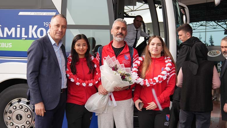 Balıkesirli Milli Eskrimcilere Karşılama Töreni Balıkesirli Milli Eskrimcilere Karşılama Töreni