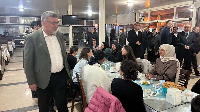 Başkan Cankul Yetim ve Öksüz Çocuklarla İftar Programında Buluştu Başkan Cankul Yetim ve Öksüz Çocuklarla İftar Programında Buluştu
