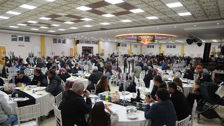 Başkan Çetin İvrindi’de İftar Programı Düzenledi Başkan Çetin İvrindi’de İftar Programı Düzenledi