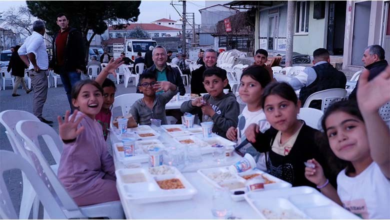 Başkan Semizel Vatandaşlarla İftarda Buluştu Başkan Semizel Vatandaşlarla İftarda Buluştu