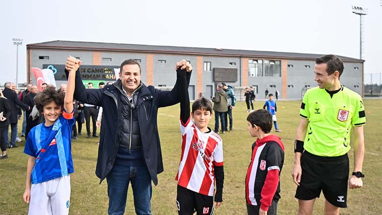 Büyükşehir Belediyesi’nden Spora ve Sporculara Destek Büyükşehir Belediyesi’nden Spora ve Sporculara Destek