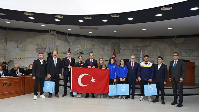 Büyükşehir'de Sporun Yıldızları Başkan Ahmet Akın'ı Ziyaret Etti Büyükşehir'de Sporun Yıldızları Başkan Ahmet Akın'ı Ziyaret Etti
