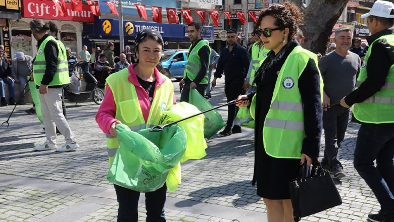 Edremit’te “İzmaritini Yere Atma, Geleceğini Karartma” Kampanyası Edremit’te “İzmaritini Yere Atma, Geleceğini Karartma” Kampanyası