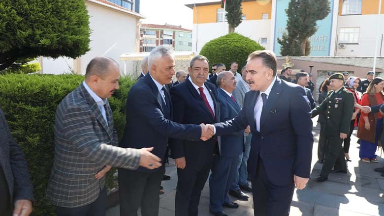 Edremit’te Sıcak Bayramlaşma Edremit’te Sıcak Bayramlaşma