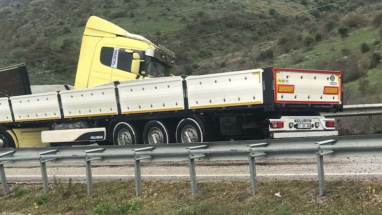 Gönen-Bandırma Karayolu Tehlike Saçıyor Gönen-Bandırma Karayolu Tehlike Saçıyor
