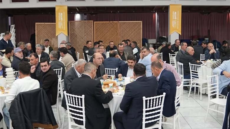 Hasan Çetin Gönen’de Üreticilerle İftar Programında Bir Araya Geldi Hasan Çetin Gönen’de Üreticilerle İftar Programında Bir Araya Geldi